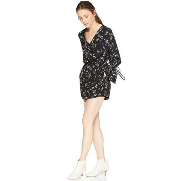 Cupcakes + Cashmere Infinity Romper XS Black - Picture 1 of 5